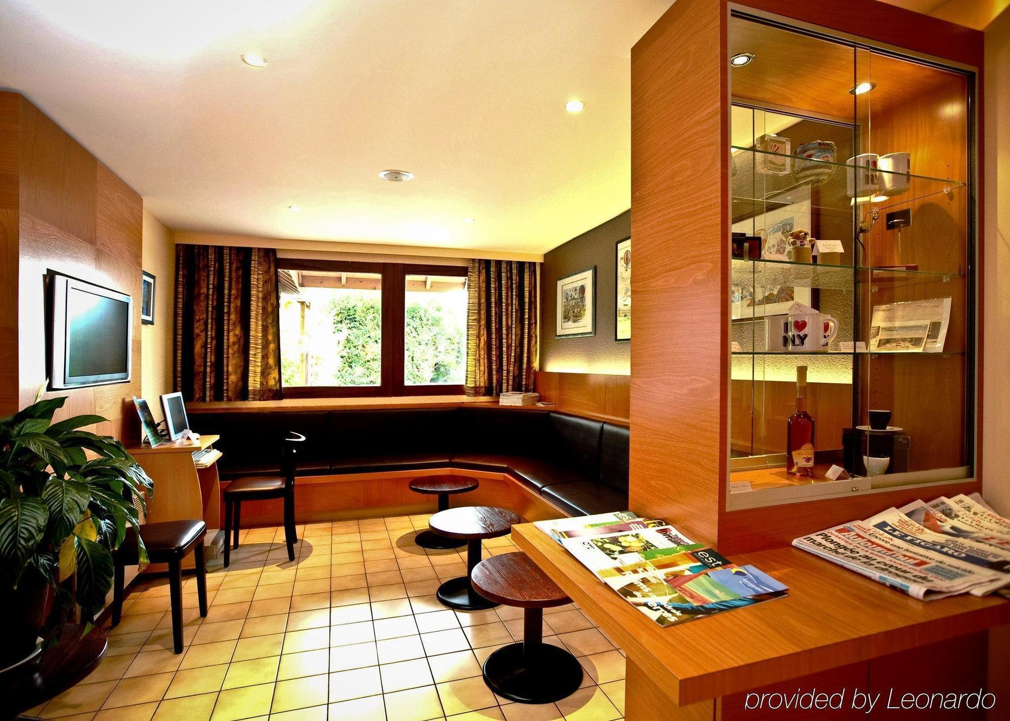 Brit Hotel L'Eclipse Nancy Heillecourt Buitenkant foto